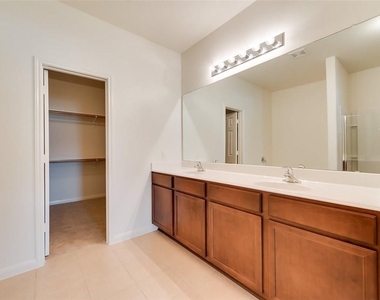 215 Silverleaf Drive - Photo Thumbnail 30