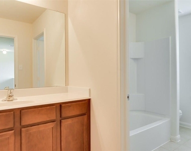 215 Silverleaf Drive - Photo Thumbnail 28