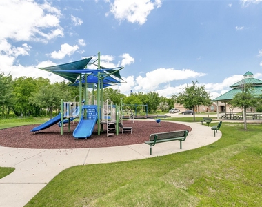 215 Silverleaf Drive - Photo Thumbnail 27