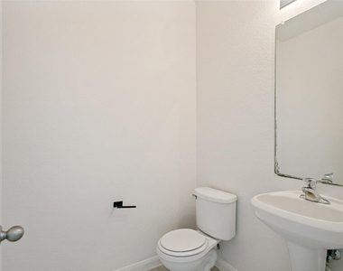 215 Silverleaf Drive - Photo Thumbnail 24