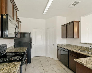 215 Silverleaf Drive - Photo Thumbnail 14