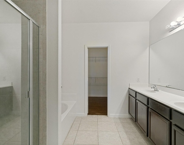 215 Silverleaf Drive - Photo Thumbnail 22