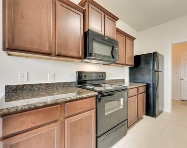 215 Silverleaf Drive - Photo Thumbnail 11