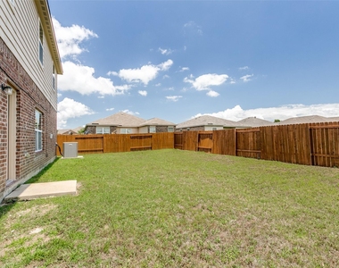 215 Silverleaf Drive - Photo Thumbnail 25