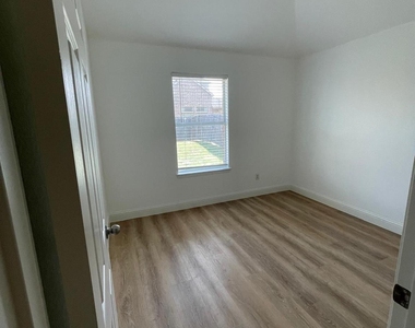 2049 Sunny Side Drive - Photo Thumbnail 25