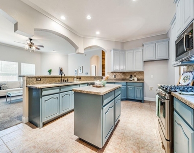5604 Parkplace Drive - Photo Thumbnail 5