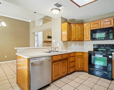 1109 W Hills Terrace - Photo Thumbnail 4