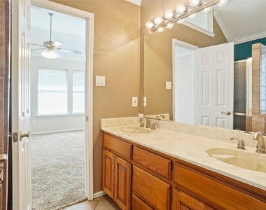 1109 W Hills Terrace - Photo Thumbnail 10