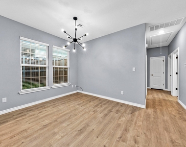 2909 S Scullin Avenue - Photo Thumbnail 8