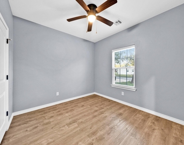2909 S Scullin Avenue - Photo Thumbnail 17