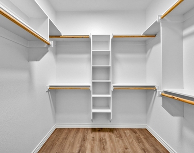 2909 S Scullin Avenue - Photo Thumbnail 15