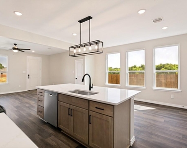 1428 Brushy Creek Drive - Photo Thumbnail 8