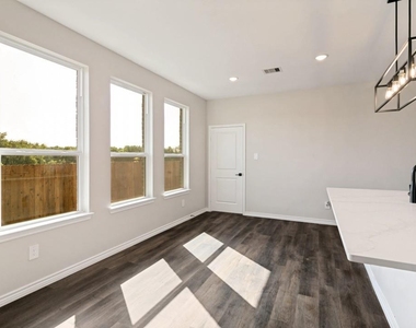 1428 Brushy Creek Drive - Photo Thumbnail 5