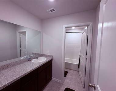 16721 Porterfield Lane - Photo Thumbnail 8