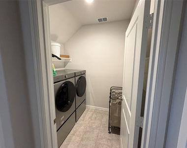 16721 Porterfield Lane - Photo Thumbnail 12