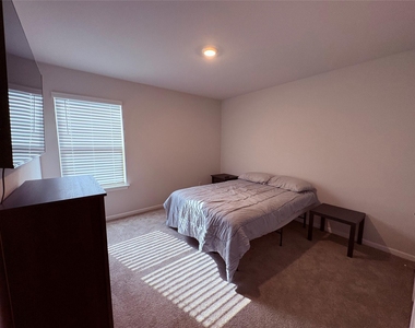 16721 Porterfield Lane - Photo Thumbnail 10