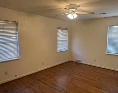 514 W Ridgewood Drive - Photo Thumbnail 13