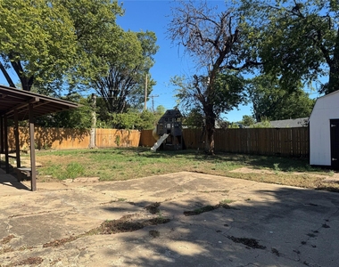 514 W Ridgewood Drive - Photo Thumbnail 17