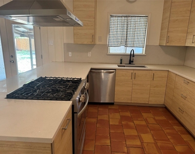 514 W Ridgewood Drive - Photo Thumbnail 11