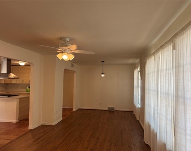 514 W Ridgewood Drive - Photo Thumbnail 3