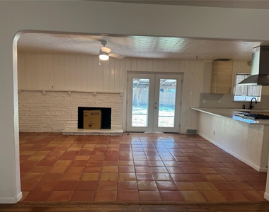 514 W Ridgewood Drive - Photo Thumbnail 6