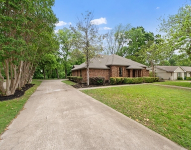 306 Westpark Drive N - Photo Thumbnail 31