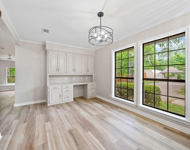 306 Westpark Drive N - Photo Thumbnail 12