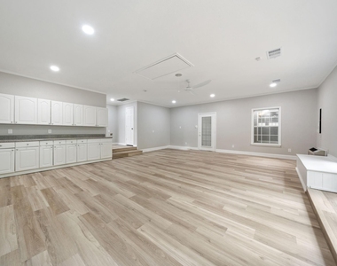 306 Westpark Drive N - Photo Thumbnail 25