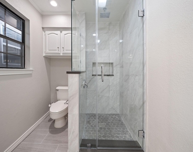 306 Westpark Drive N - Photo Thumbnail 17
