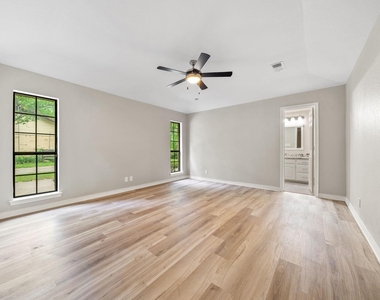 306 Westpark Drive N - Photo Thumbnail 14