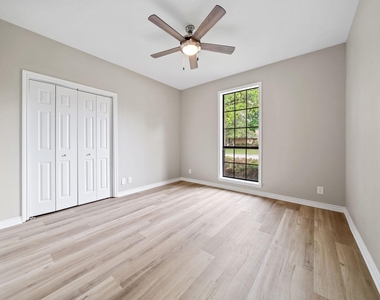 306 Westpark Drive N - Photo Thumbnail 21