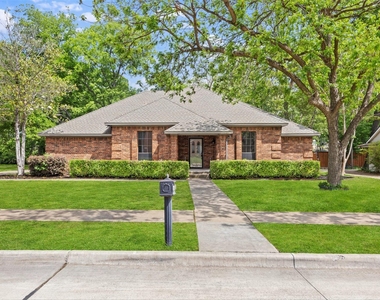 306 Westpark Drive N - Photo Thumbnail 1