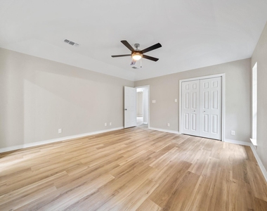 306 Westpark Drive N - Photo Thumbnail 15