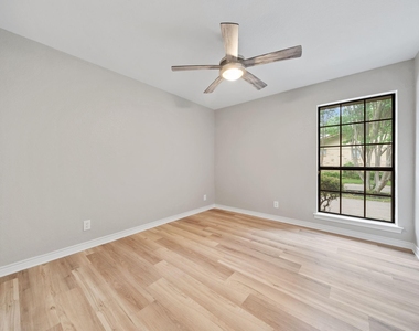 306 Westpark Drive N - Photo Thumbnail 22