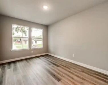 1118 Oak Drive - Photo Thumbnail 7