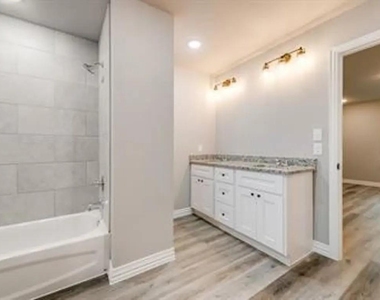 1118 Oak Drive - Photo Thumbnail 15