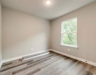 1118 Oak Drive - Photo Thumbnail 12