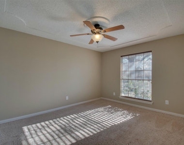 5605 Trails Edge Drive - Photo Thumbnail 20