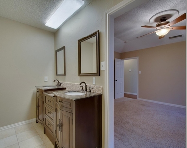 5605 Trails Edge Drive - Photo Thumbnail 16