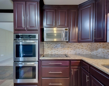 5605 Trails Edge Drive - Photo Thumbnail 9