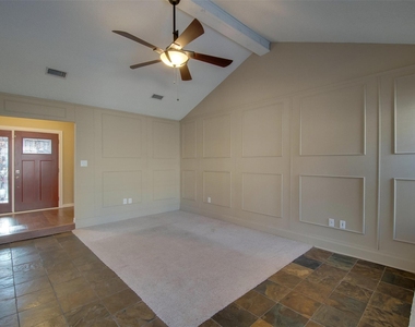 5605 Trails Edge Drive - Photo Thumbnail 4