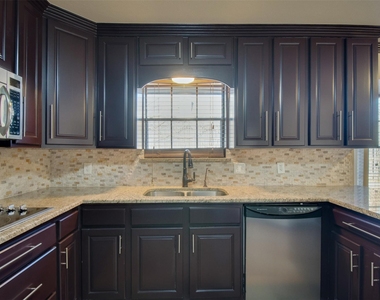 5605 Trails Edge Drive - Photo Thumbnail 8