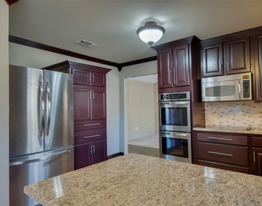 5605 Trails Edge Drive - Photo Thumbnail 11
