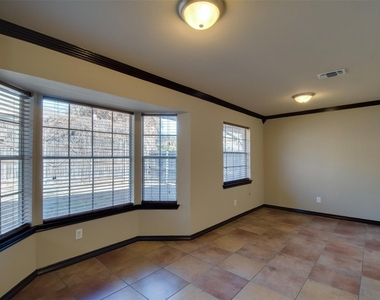5605 Trails Edge Drive - Photo Thumbnail 12