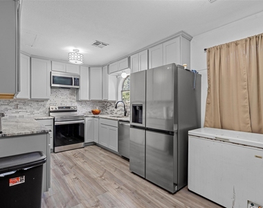 129 Texas Avenue - Photo Thumbnail 5