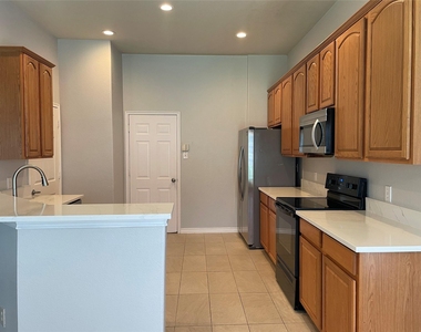 1208 Lazy Lane - Photo Thumbnail 14