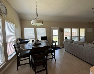 1208 Lazy Lane - Photo Thumbnail 10