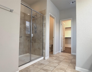 5030 Royal Springs Drive - Photo Thumbnail 17