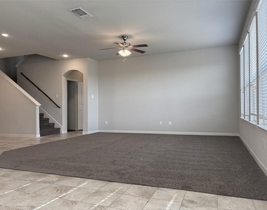 5030 Royal Springs Drive - Photo Thumbnail 7