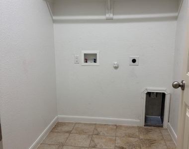 5030 Royal Springs Drive - Photo Thumbnail 37